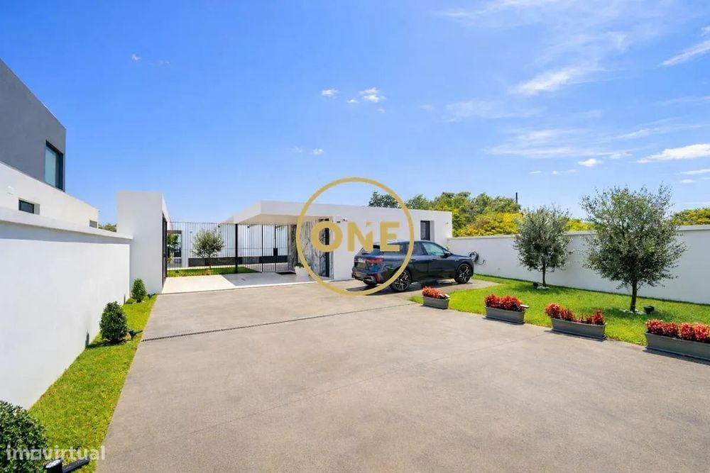 Moradia Exclusiva e Contemporânea de luxo com piscina