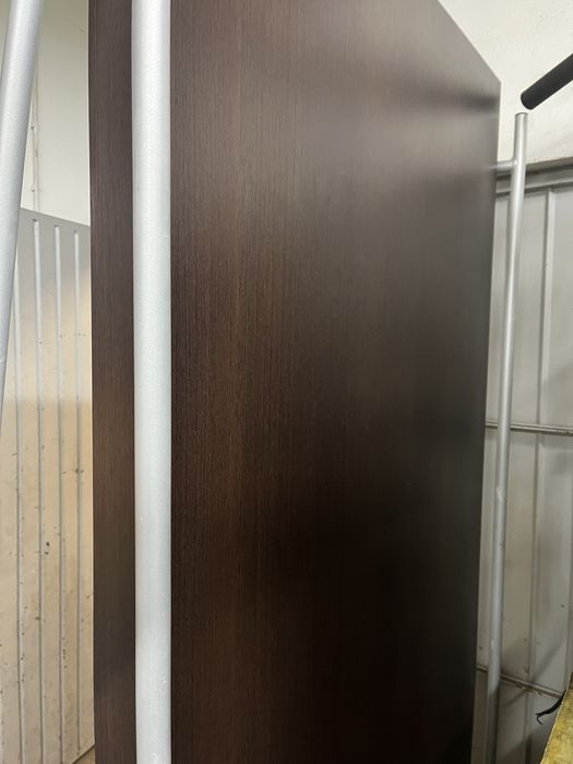 Expositor em chapa e madeira com 18 ganchos