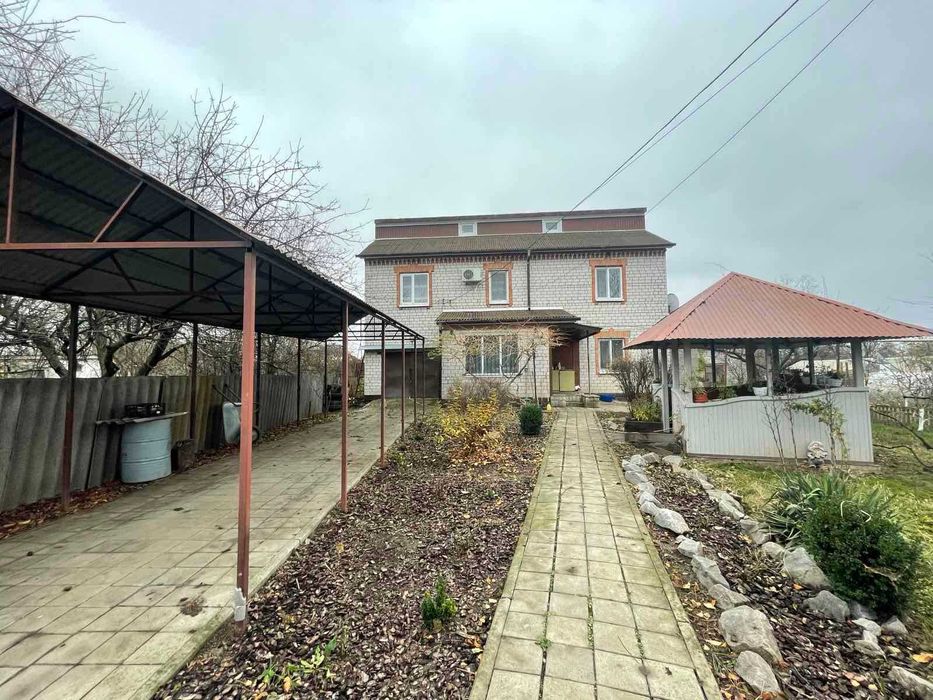 В продажу чудовий будинок в пригороді Полтави