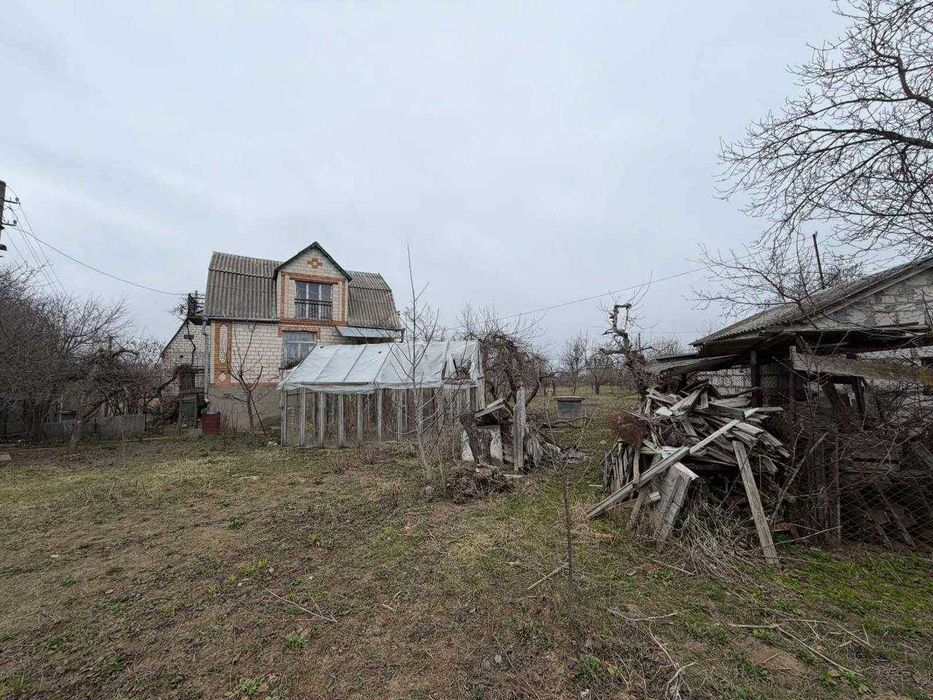 Продаж дачі та 2 земельних ділянок у с. Березина