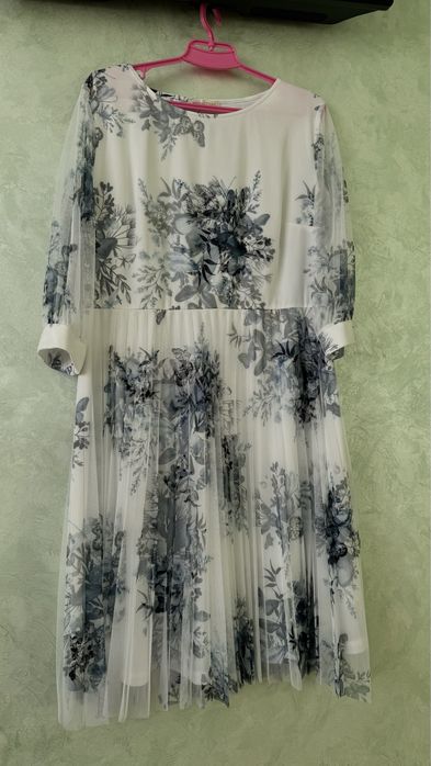 Плаття жіночі ; Італія ; одягалися по 1 разу