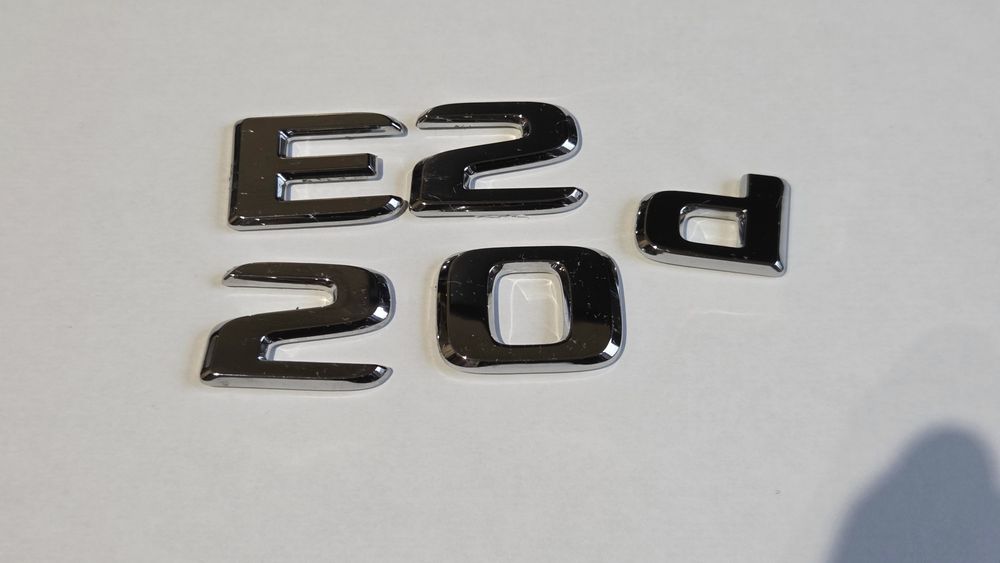 Emblematy Mercedes E220d (2026)
