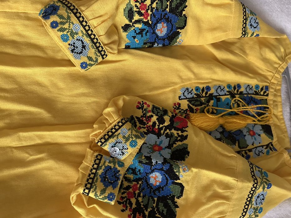 Практично нова вишита сукня-туніка