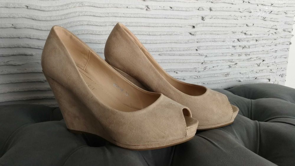 Buty letnie damskie 2 pary za 30zl rozm. 39