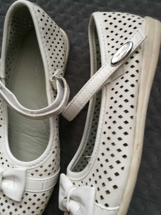 Sprzedam białe skórzane buty rozm 34 na komunię