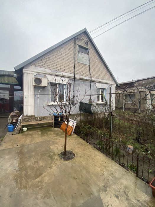 Дом с землей  и гаражем в с. Малодолинское