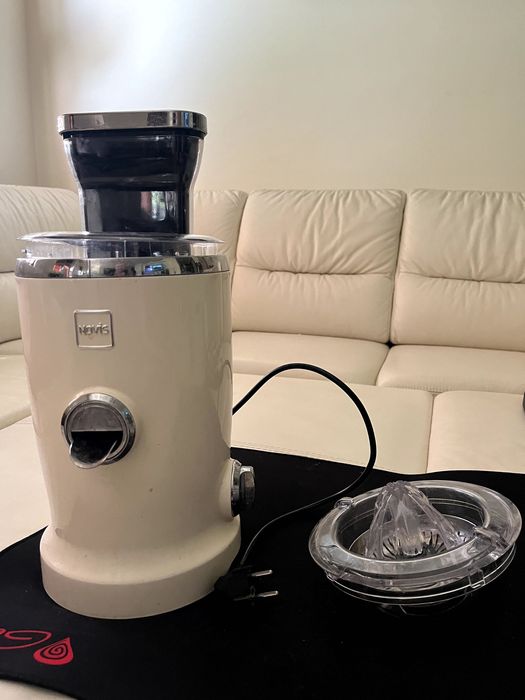 Novis Wyciskarka do Soku Vita Juicer Kremowa, Stan Bardzo Dobry, Opak.