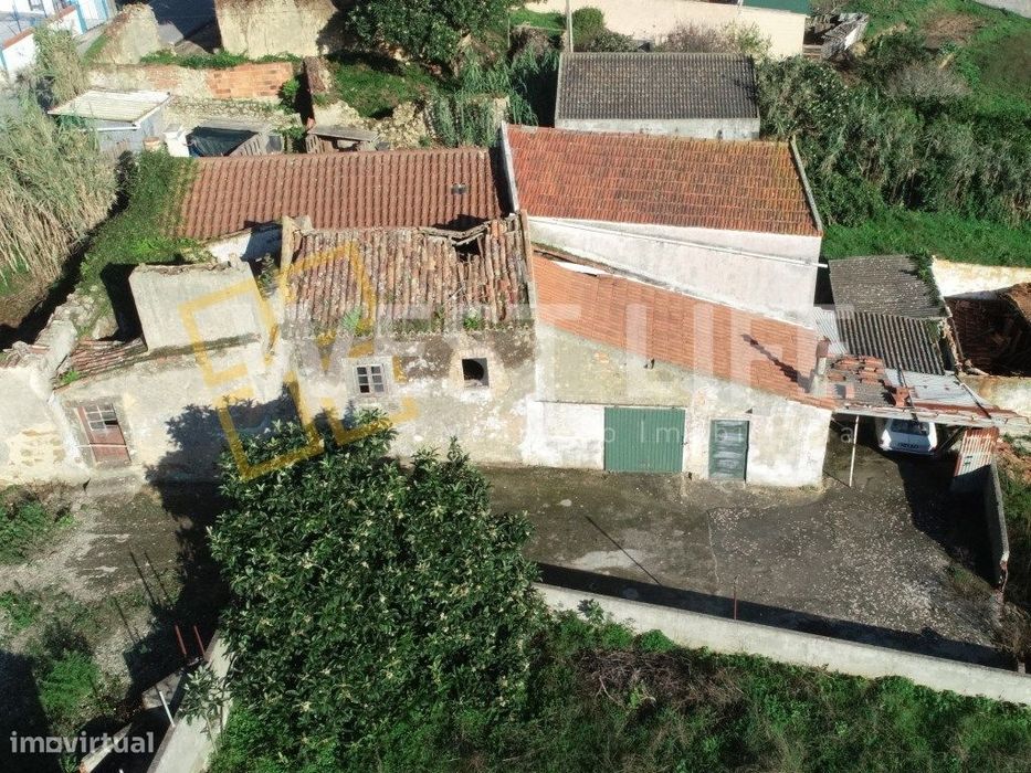 EXCLUSIVO WEST LIFE - Moradia típica de aldeia em Ruina, localizaçã...
