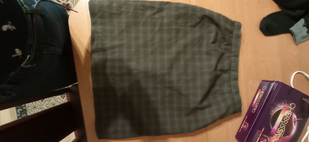 Spódniczka z dużą zawartością wełny.