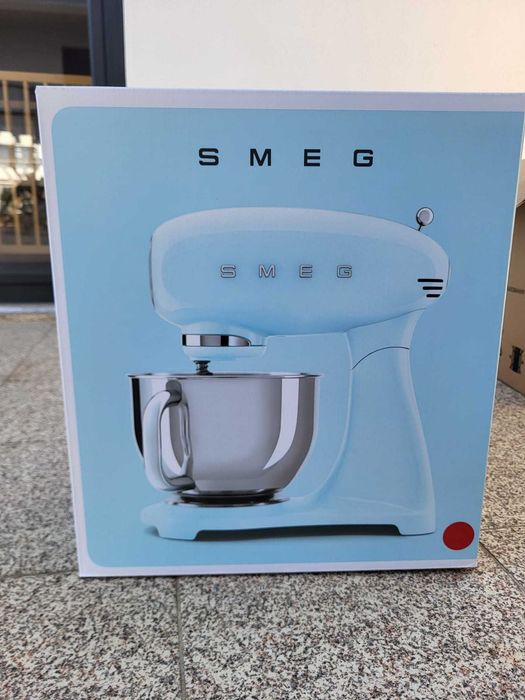 Batedeira SMEG smf05rdeu (vermelha) - nova e selada