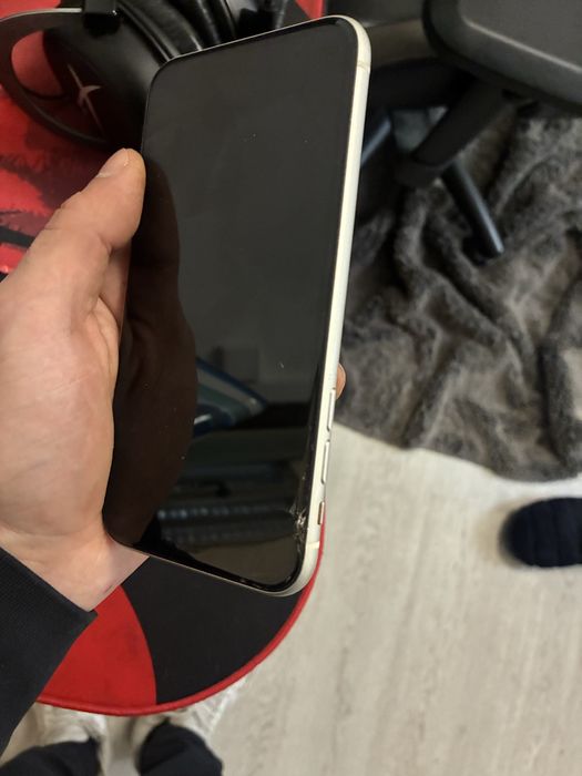 Iphone 11 com ecra partido mas totalmente funcional