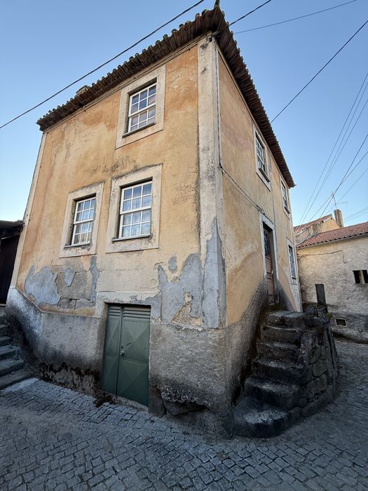 Casa  para recuperar com anexos