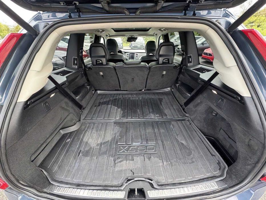 Volvo XC90      2019