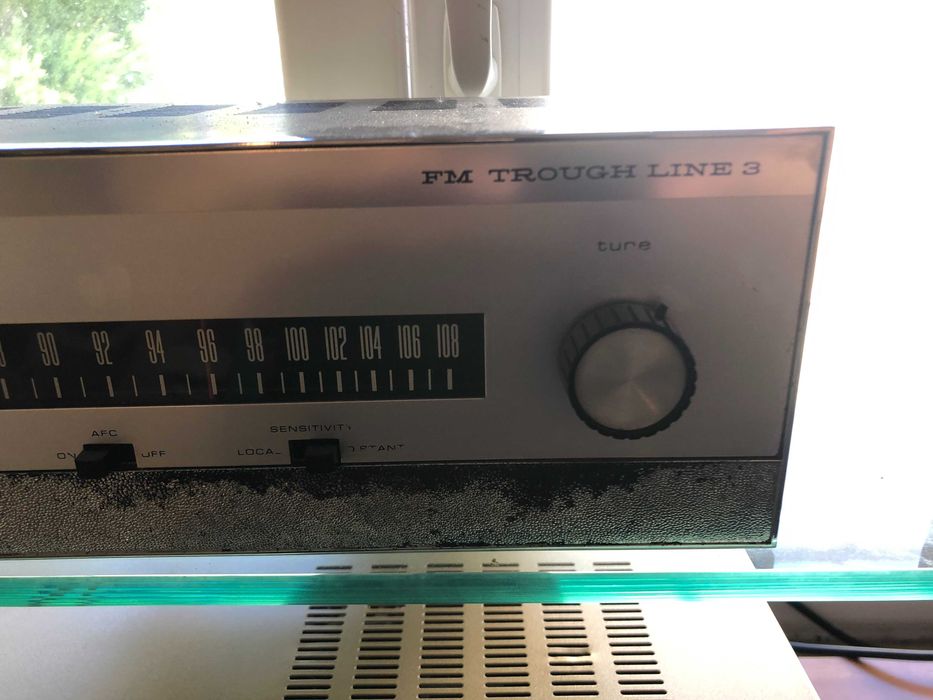 LEAK Trough Line FM 3 (tuner clássico)