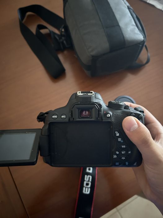 Câmera Canon 700D + Lente 25-50mm + carregador  + bolsa