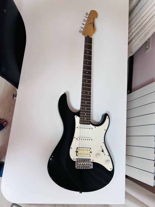 Електрогітара Yamaha EG 112