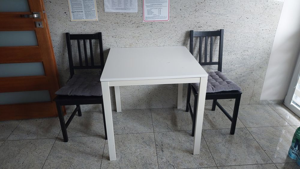 Stol Ikea z krzeslami