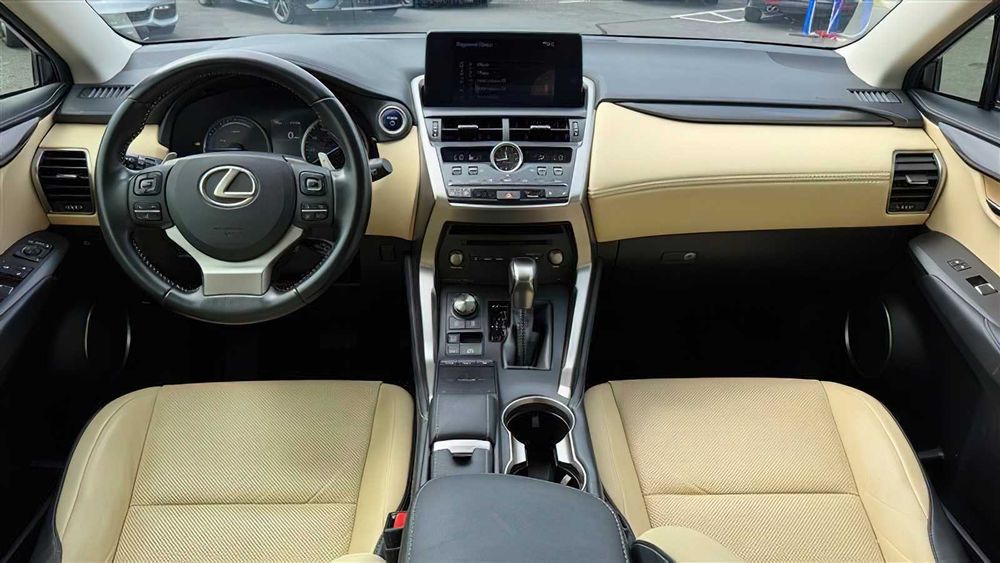 Lexus NX 300h      2020