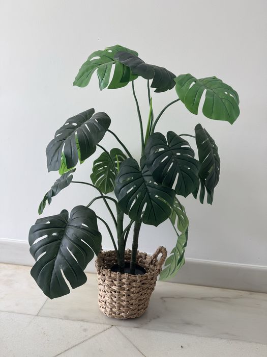 Planta Artificial Grande com Cesto Decorativo