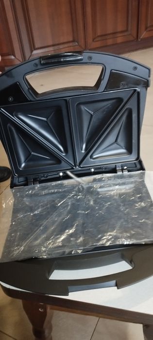 Бутербродниця Clatronik