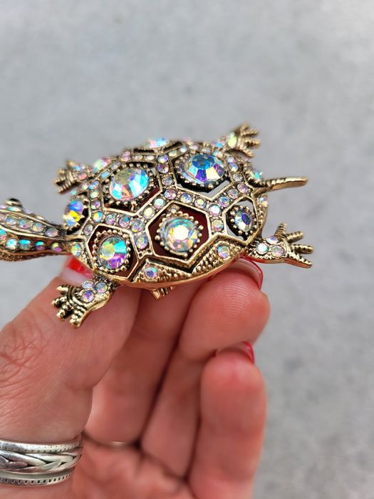Broszka żółw z kamyczkami