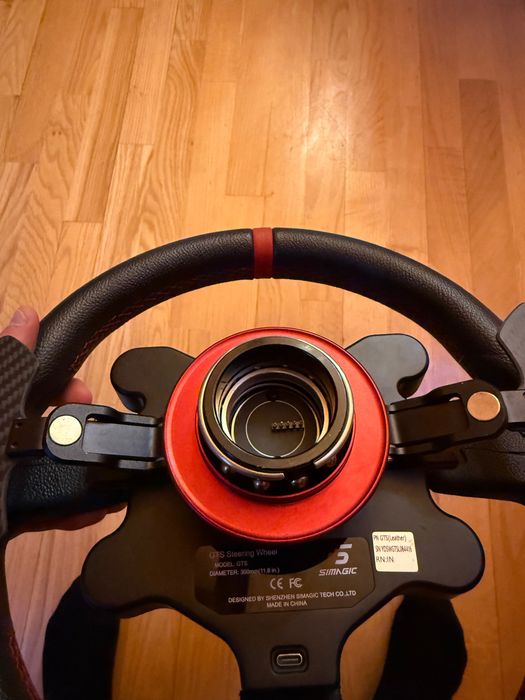 Simagic GTS kierownica uszkodzona