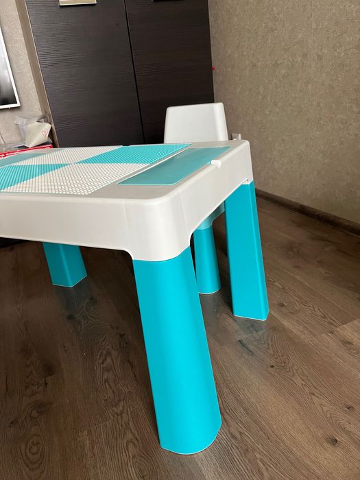 Дитячий стіл і стілець