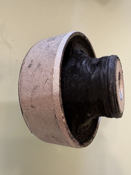 Два Сайлентблока передних нижнего рычага 3572401 Lemforder