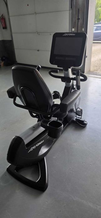 Rower stacjonarny pionowy LIFE FITNESS ELEVATION DISCOVER SE3 HD 95R