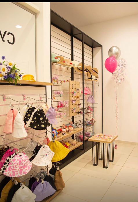 Торгові меблі для магазину та шоуруму, повний комплект, ідеальний стан