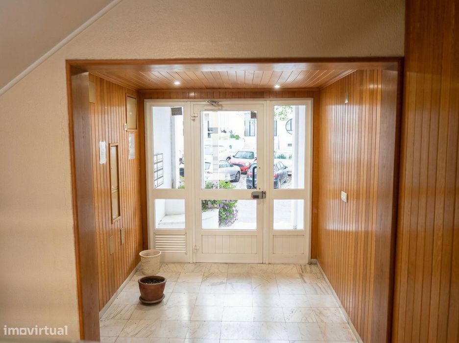 Fantástico T2 + Garagem na Quinta do Anjo!