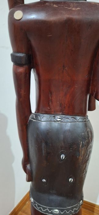 Estátua gigante Africana 1,60 m em pau preto muito trabalhada