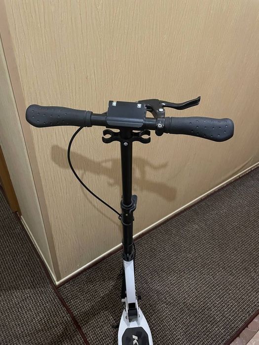 Продам самокат KRUZZEL