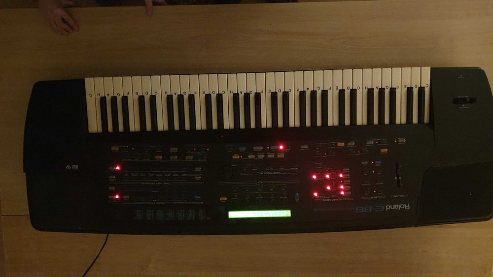 Keyboard Roland E-86  +  pokrowiec