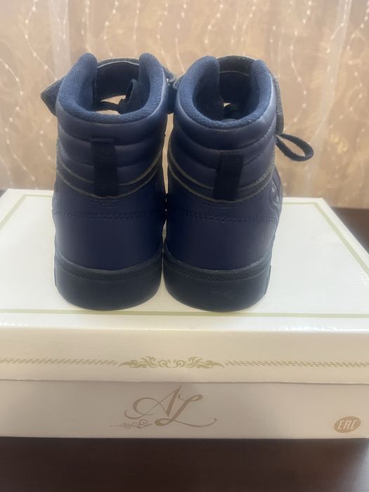 Нові високі кросівки, хайтопи для дівчинки