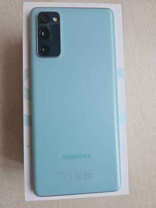 Смартфон Samsung Galaxy S20 FE 8/256Gb dual sim. Официальный