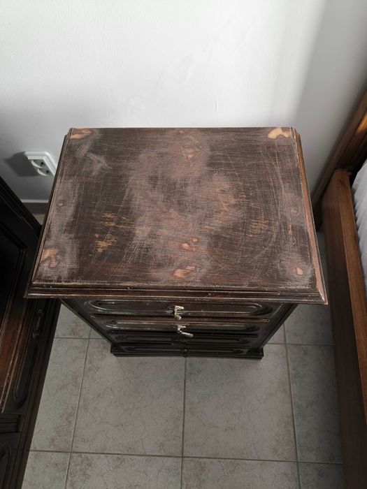 Mesa Cabeceira em madeira para restauro