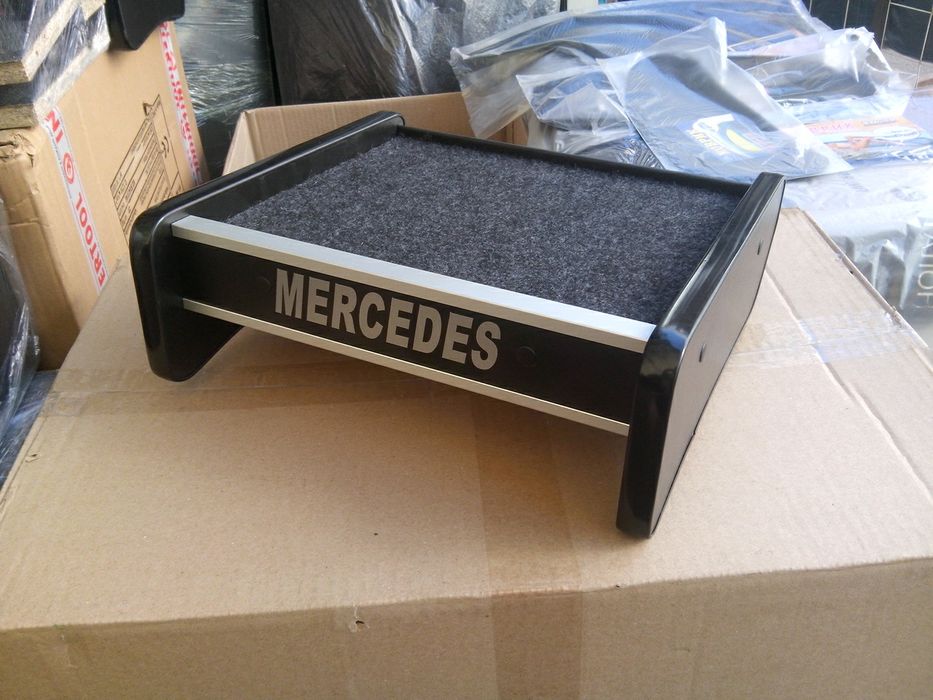 Столик полка на торпеду в авто