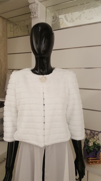 Продажа и Прокат Меховые белая и молочная свадебные шубки