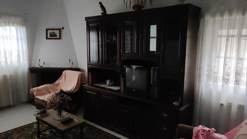 Vendo móvel de sala como novo , com oferta dessa mesa peq.  tampo moca