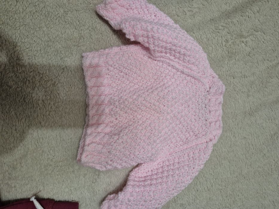 Тепленький комплект речей на немовля.