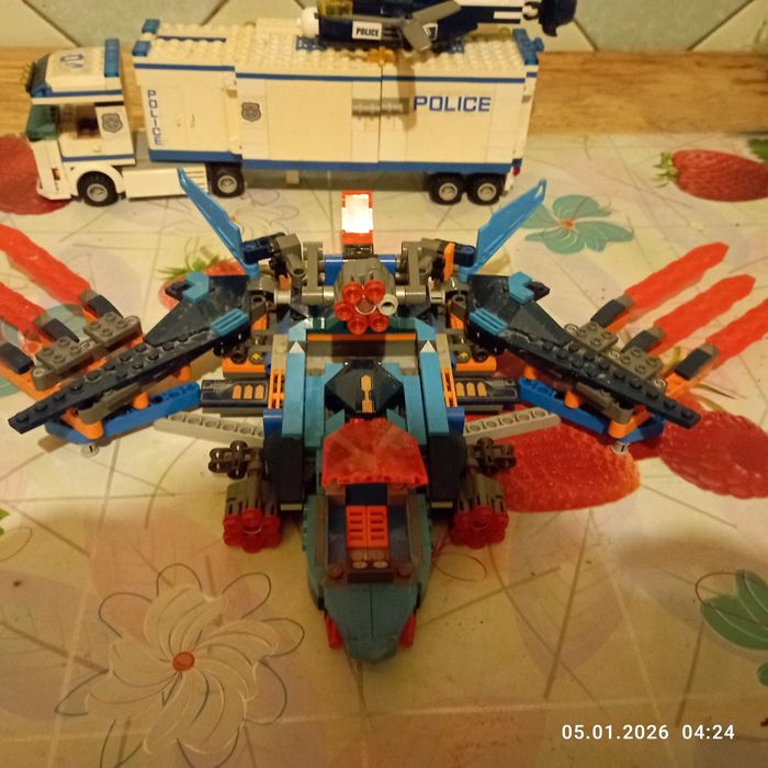 Продам lego nexo knight и lego city police грузовик