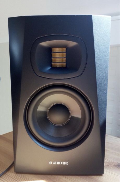 Colunas Adam Audio T5V