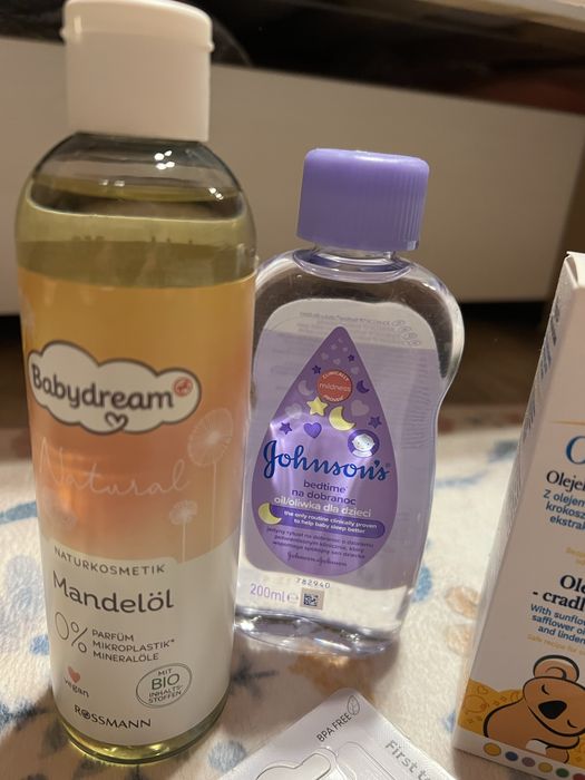 Akcesoria do kąpania: oliwka, olejki, szczotka do włosów, zębów