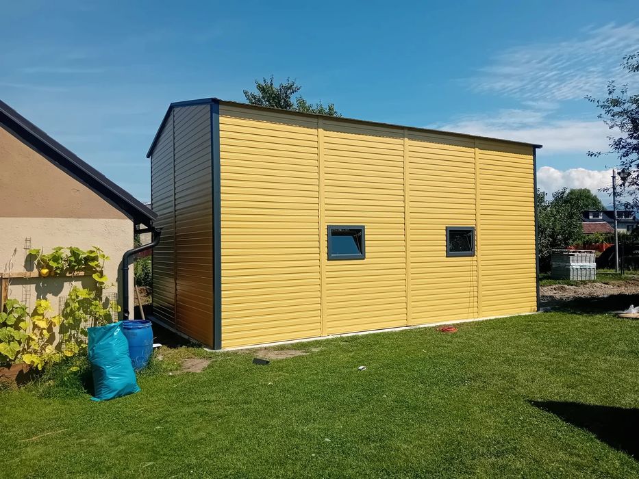 Hala blaszana 5x8 m - Dach dwuspadowy, Brama segmentowa, Piaskowy