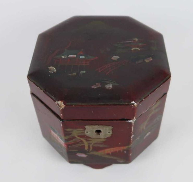 Caixa octogonal oriental com musica (Ref. 1)