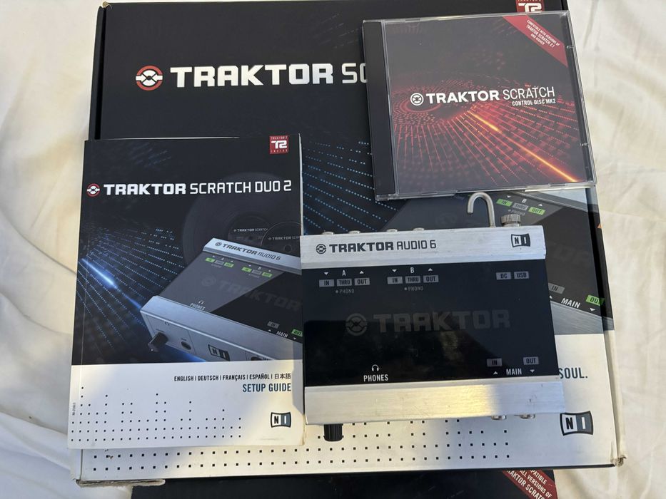 Traktor Scratch Duo 2 (Audio A6) completo + Dois vinis de controlo nova geração Purple e Neon Pink