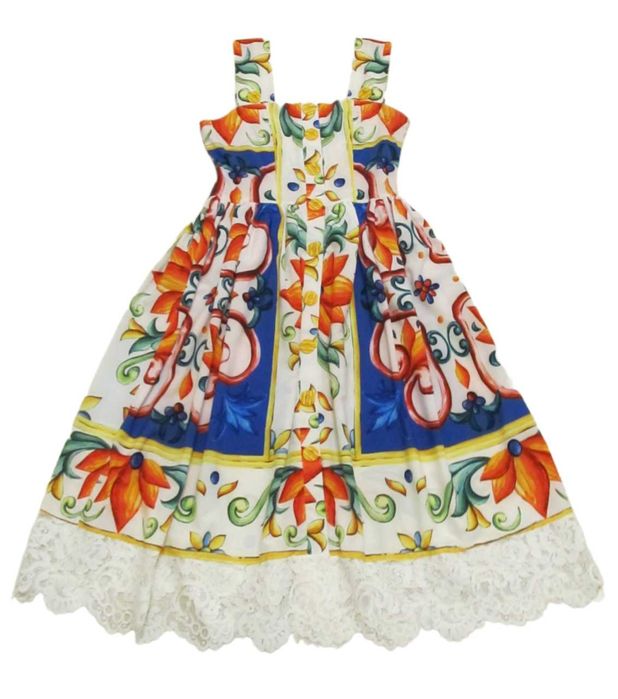 Летнее платье-сарафан с принтом в стиле «майолика» и кружевом