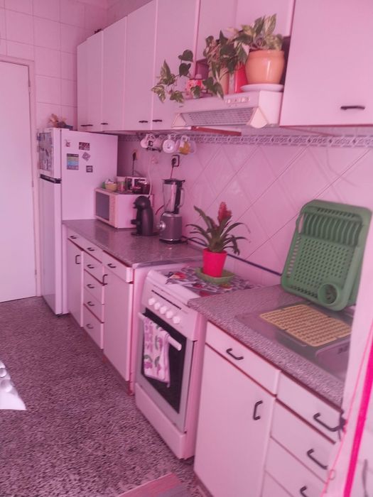 Alugo quarto  completo