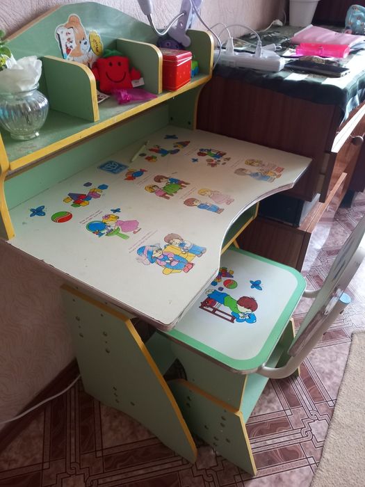 Продам дитячій столік з стільчіком,гладільну дошку і сушилку